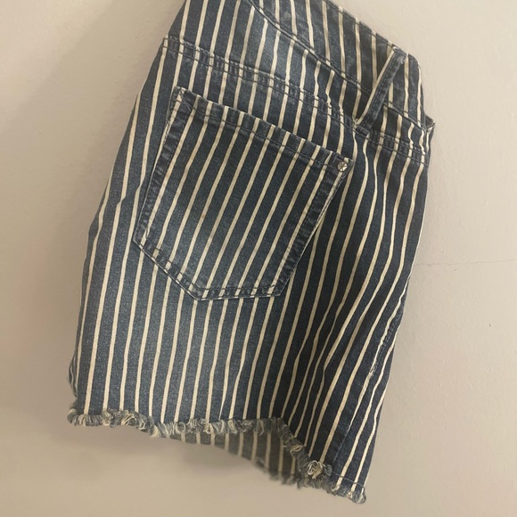 Size 12 Kardashian stripped denim shorts - Picture 3 of 4